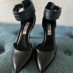 BCBZMAXAZRIA black heels size 5.5 like new